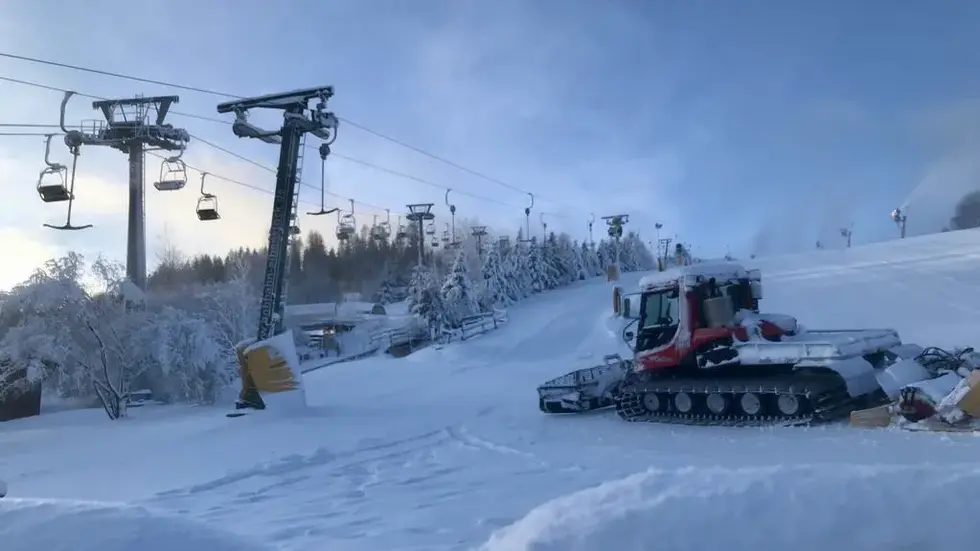 Die extrabreite familienfreundliche Piste ist 650m lang. Die extrabreite familienfreundliche Piste ist 650m lang.