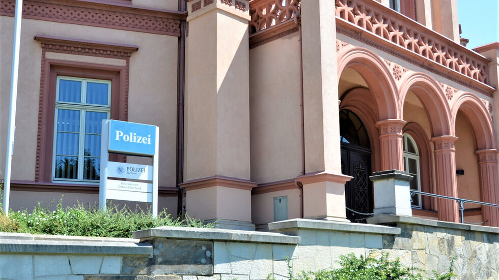 Hinweise nimmt das Polizeirevier Zittau an.