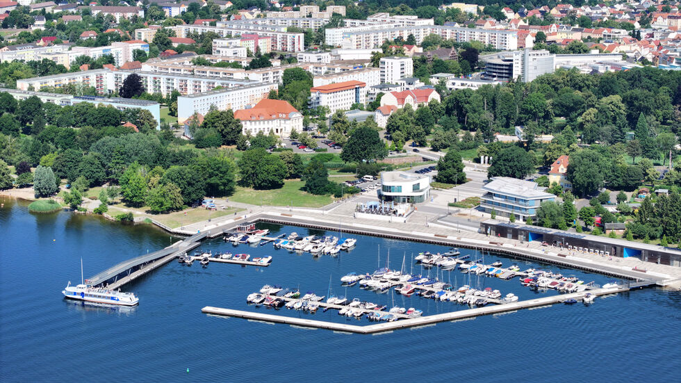 Senftenberger See mit Stadthafen