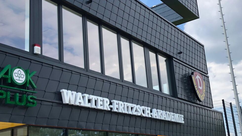 Das Trainingszentrum wird den Namen "AOK PLUS Walter-Fritzsch-Akademie" tragen. Das Trainingszentrum wird den Namen "AOK PLUS Walter-Fritzsch-Akademie" tragen.