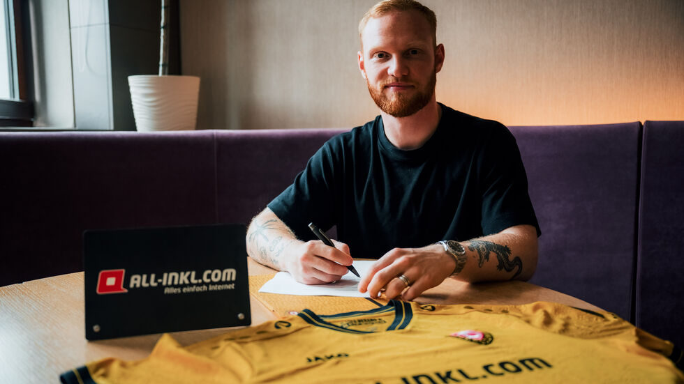 Nils Fröling trägt ab sofort das Dynamo-Trikot Nils Fröling trägt ab sofort das Dynamo-Trikot