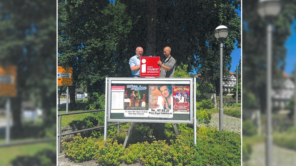 Bürgermeister Thomas Martolock (li) ist stinksauer. Bürgermeister Thomas Martolock (li) ist stinksauer.
