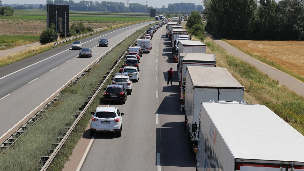 Nach einem Auffahrunfall zwischen Pulsnitz und Ottendorf-Okrilla musste die A4 in Richtung Dresden stundenlang gesperrt werden. (Symbolbild)