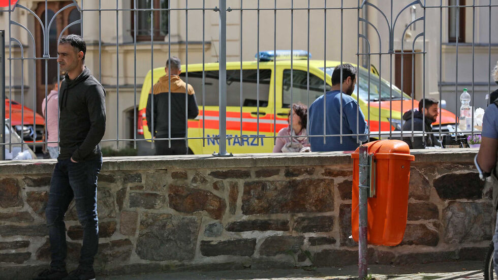 Gedrückte Stimmung nach dem blutigen Zwischenfall an der Benedict School. (c) Ralph Köhler/ propicture Gedrückte Stimmung nach dem blutigen Zwischenfall an der Benedict School. (c) Ralph Köhler/ propicture