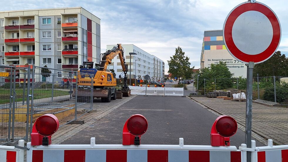 Die Bergwerkstraße ist im Bereich der Einbaugruben aktuell voll gesperrt. Gleiches trifft auf die Rosenstraße zu. Einschränkungen gibt es auch bei den Parkflächen. Die Bergwerkstraße ist im Bereich der Einbaugruben aktuell voll gesperrt. Gleiches trifft auf die Rosenstraße zu. Einschränkungen gibt es auch bei den Parkflächen.