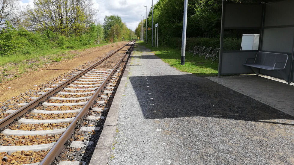 Bahnhaltepunkt Bischheim-Gersdorf jetzt S-Bahn-Station. Viele Pendler fahren von Kamenz bis zu dieser Station. Damit sparen sie Geld, denn zwischen Bischheim-Gersdorf und Kamenz verläuft die Tarifzonen-Grenze. Bahnhaltepunkt Bischheim-Gersdorf jetzt S-Bahn-Station. Viele Pendler fahren von Kamenz bis zu dieser Station. Damit sparen sie Geld, denn zwischen Bischheim-Gersdorf und Kamenz verläuft die Tarifzonen-Grenze.