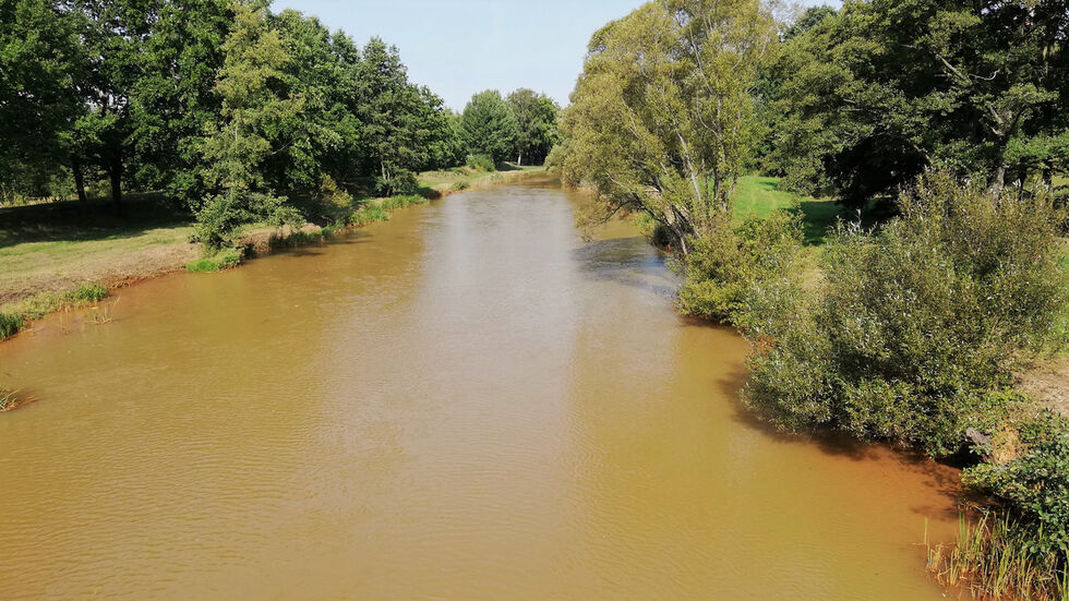 Die Spree bei Spremberg. Eisenocker färbt das Wasser braun. Die Lausitzrunde fordert ein nachhaltiges Wasserkonzept für die gesamte Lausitz. Die Spree bei Spremberg. Eisenocker färbt das Wasser braun. Die Lausitzrunde fordert ein nachhaltiges Wasserkonzept für die gesamte Lausitz.