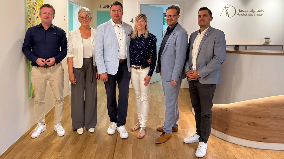 v. l. n. r.: Marc Schäfer, Jana Edel, Dr. med. Andreas Drescher, Dr. med. Anke Drescher, Bürgermeister Andreas Pfeiffer und Paul Bittner v. l. n. r.: Marc Schäfer, Jana Edel, Dr. med. Andreas Drescher, Dr. med. Anke Drescher, Bürgermeister Andreas Pfeiffer und Paul Bittner