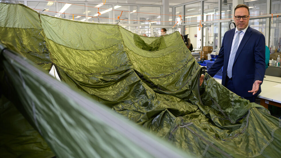 ...weiter gings zur Spekon Sächsische Spezialkonfektion GmbH in Seifhennersdorf, die Militärfallschirme herstellt. 