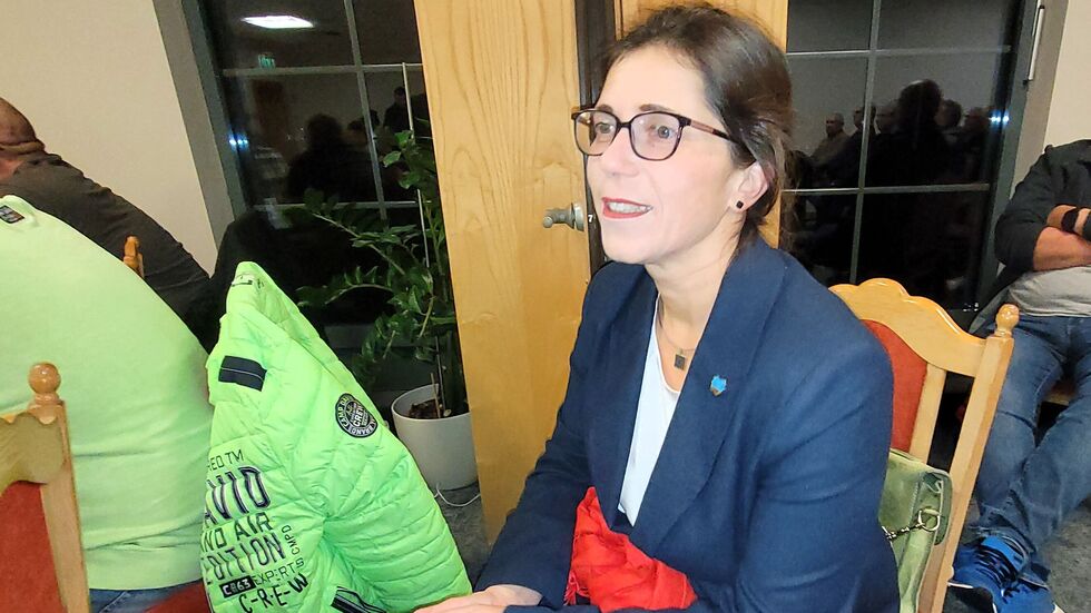 Oberbürgermeisterin Kathrin Uhlemann verfolgte die Auszählung der Stimmen als Zuschauerin.