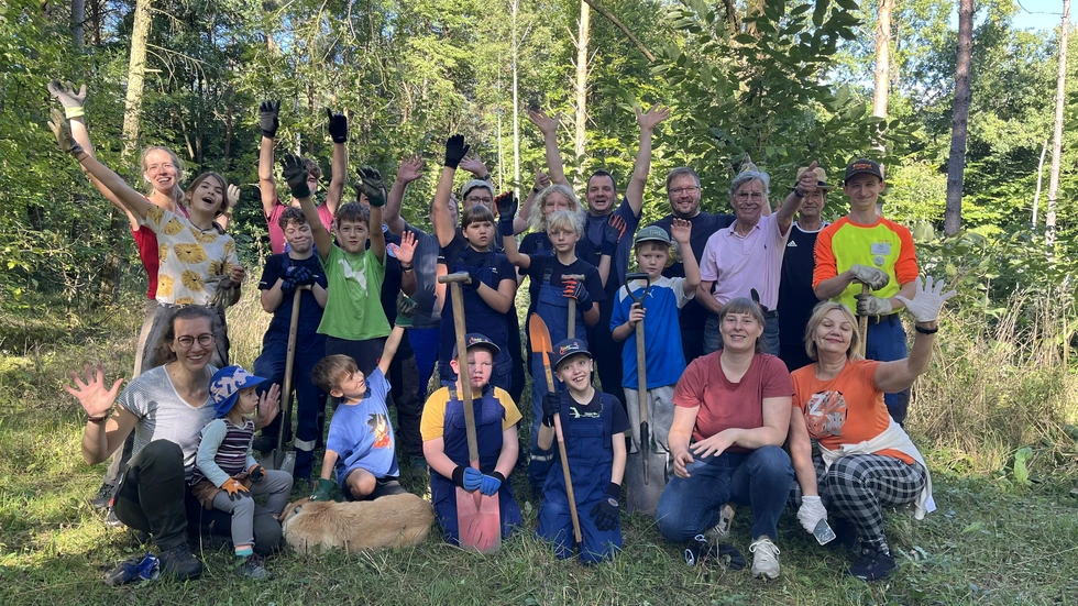 Akteure des Projekts "Oberlausitzer Zukunftswald" im Ostritzer Stadtwald. Archivbild