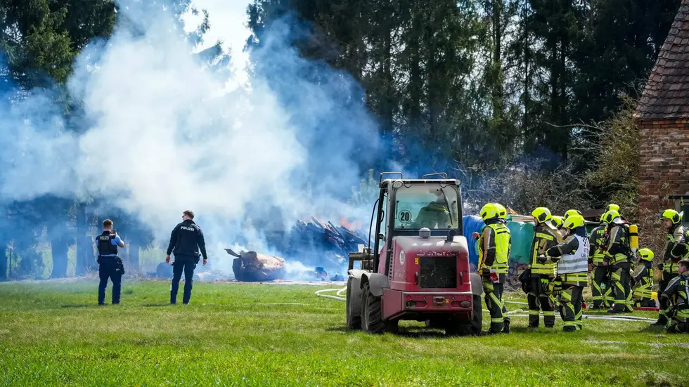Gegen Mittag wurden die Einsatzkräfte zu dem Brand alamiert