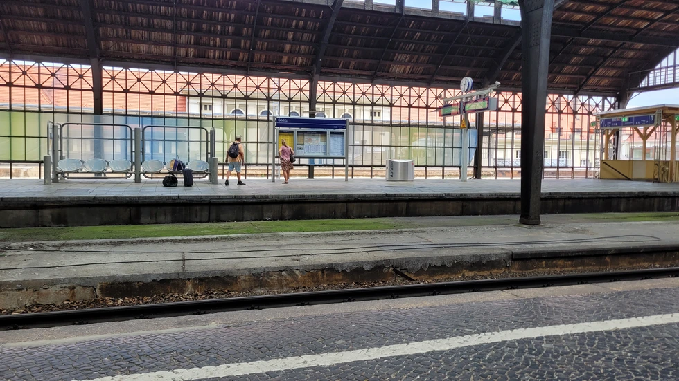 Diese Reisenden hatten offenbar noch nichts vom Schienenersatzverkehr gehört.