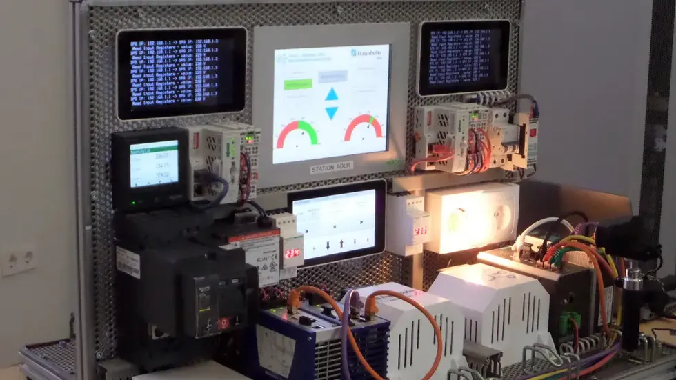 Analysegerät im Fraunhofer-Cybersicherheitslabor in Görlitz