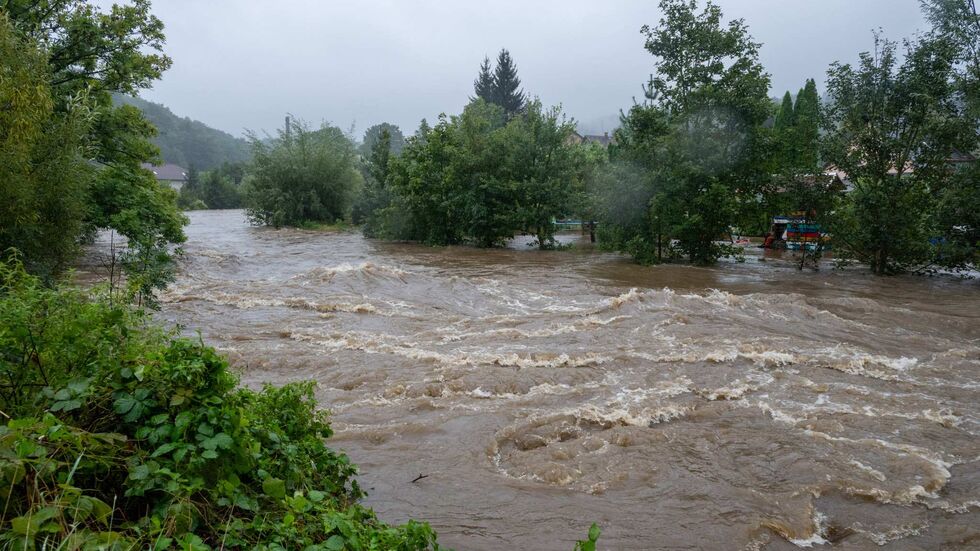 Die Neiße in Tschechien hat sich in einen reißenden Strom verwandelt. Die Neiße in Tschechien hat sich in einen reißenden Strom verwandelt.