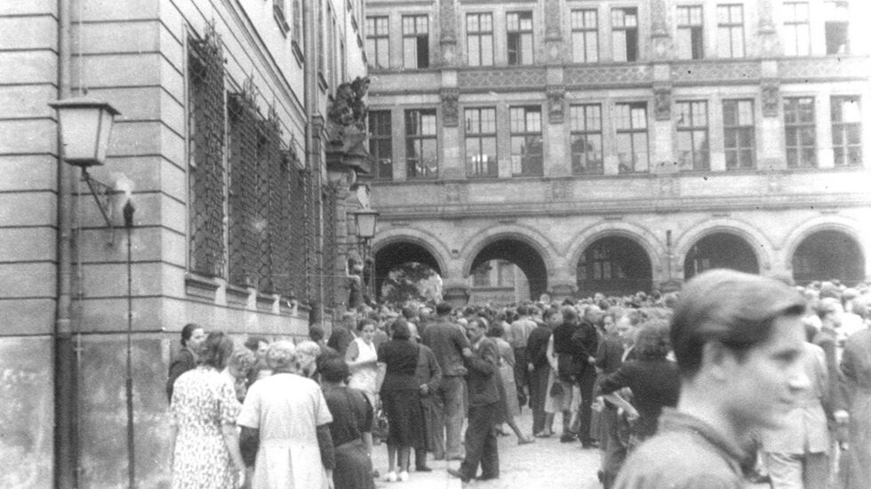 Vor dem Görlitzer Rathaus - Bürgermeister entmachtet