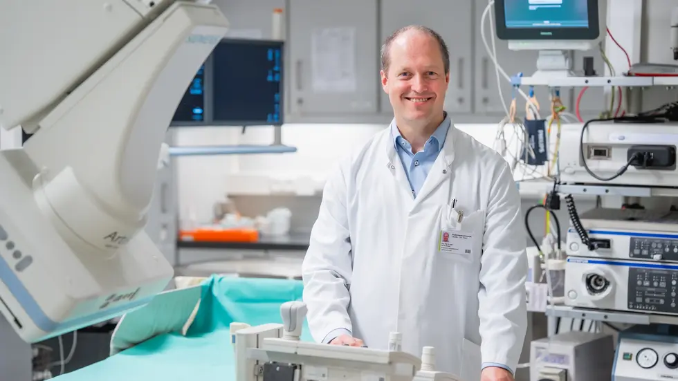 Prof. Dr. med. Pavel Strnad: „Viele Erkrankungen, darunter auch verschiedene Krebsformen, beruhen auf vergleichbaren
genetischen Veränderungen. Langfristig könnte RNA-Editing deshalb den Weg für völlig neue
Therapieansätze ebnen." Prof. Dr. med. Pavel Strnad: „Viele Erkrankungen, darunter auch verschiedene Krebsformen, beruhen auf vergleichbaren
genetischen Veränderungen. Langfristig könnte RNA-Editing deshalb den Weg für völlig neue
Therapieansätze ebnen."