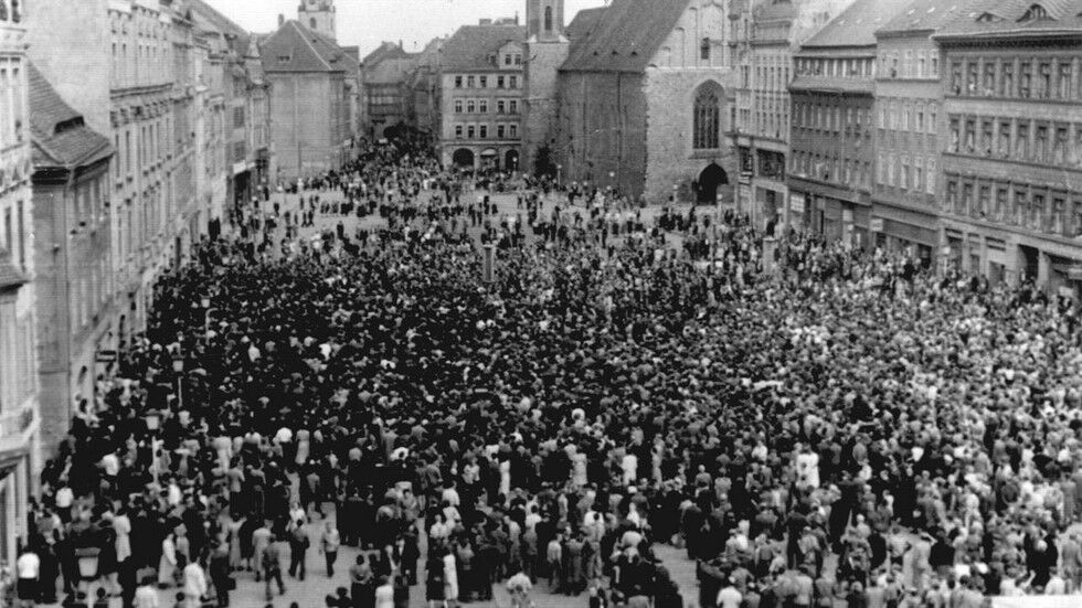 Demonstranten am 17. Juni 1953 auf dem Obermarkt