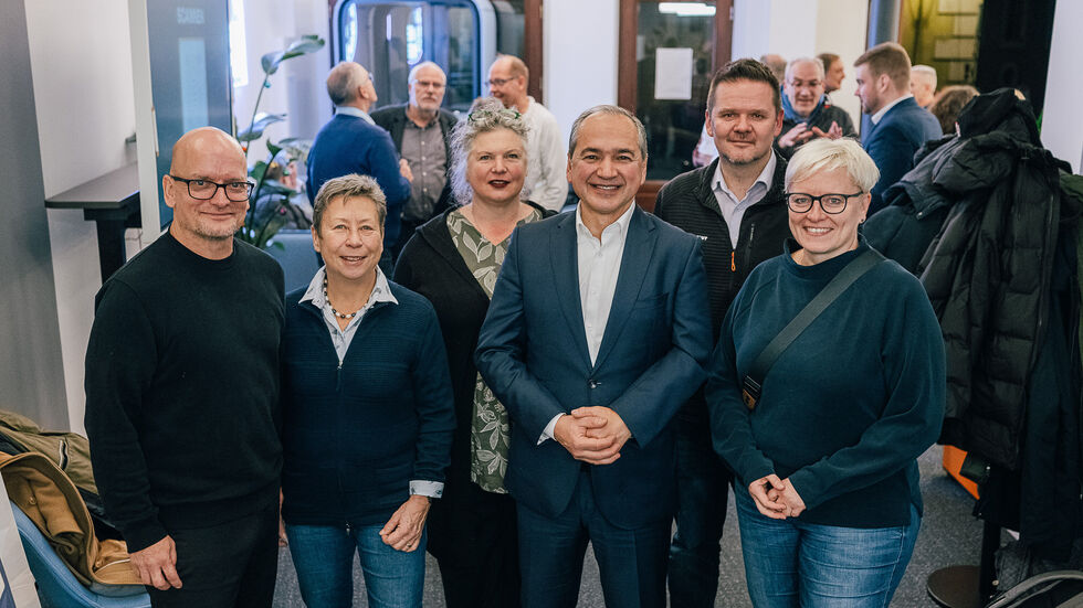 Sie unterstützen den Görlitzer Oberbürgermeister Octavian Ursu (Bild Mitte) bei der erneuten Kandidatur als OB. Sie unterstützen den Görlitzer Oberbürgermeister Octavian Ursu (Bild Mitte) bei der erneuten Kandidatur als OB.