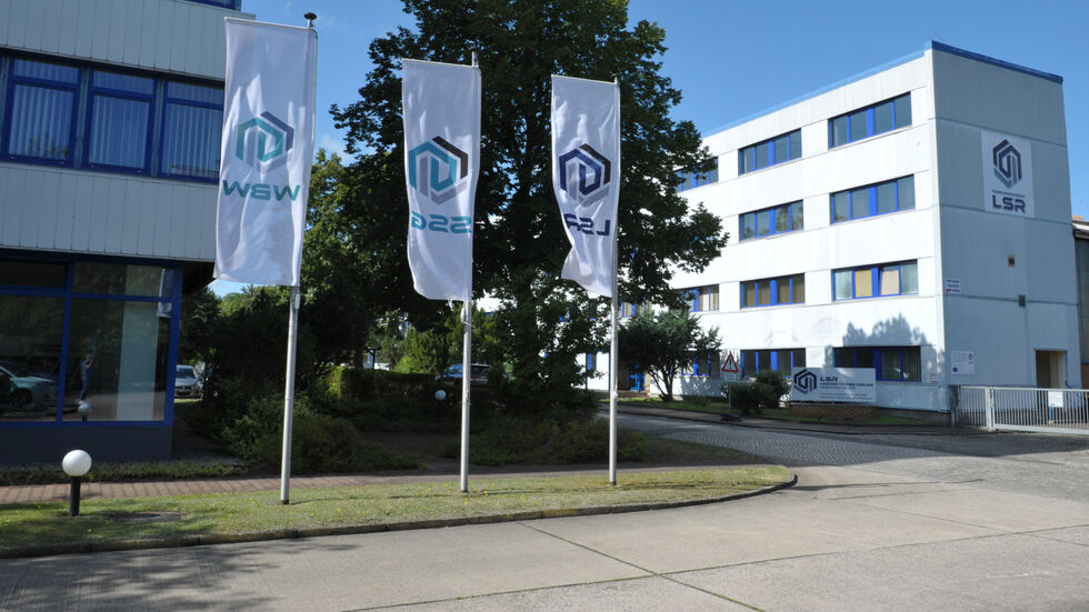 Die Bürokratie kennt keine Grenzen. Dirk Schaaf, Gesellschafter der Lausitzer Stahlbau Ruhland GmbH, musste einen Treppenbeauftragten einsetzen. Die Bürokratie kennt keine Grenzen. Dirk Schaaf, Gesellschafter der Lausitzer Stahlbau Ruhland GmbH, musste einen Treppenbeauftragten einsetzen.