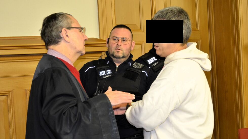 Der Angeklagte mit seinem Verteidiger, Michael Sturm Der Angeklagte mit seinem Verteidiger, Michael Sturm