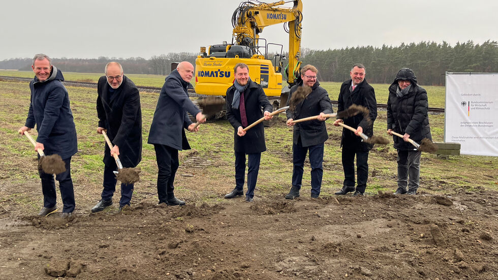 Start für die Erschließung des neuen Gewerbegebietes in Straßgräbchen