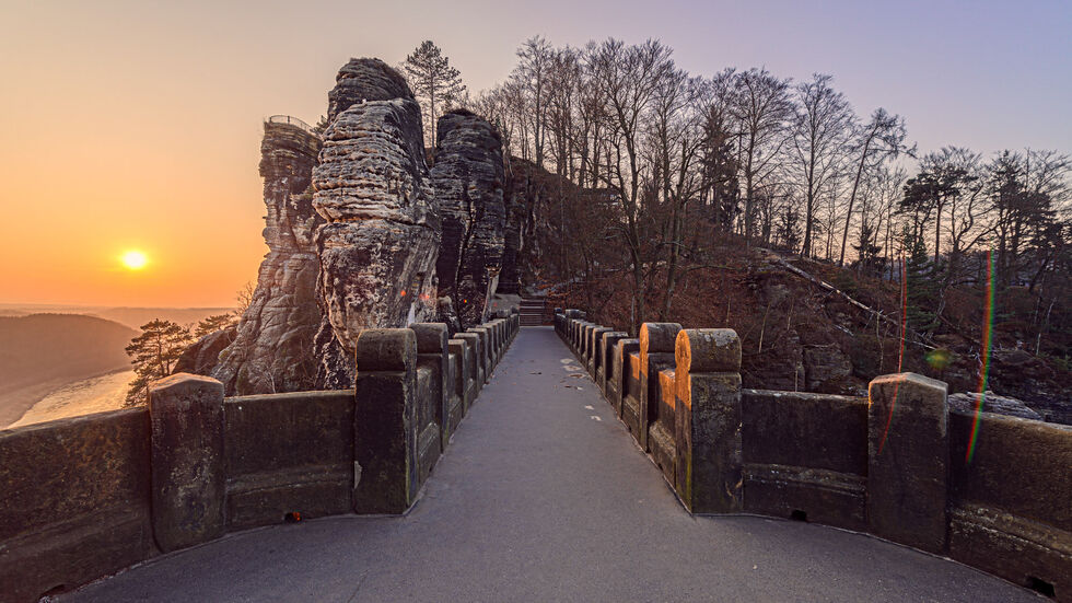 Die Bastei ist und bleibt DER Touristenmagnet in der Sächsischen Schweiz - auch im Winter auch reizvoll Die Bastei ist und bleibt DER Touristenmagnet in der Sächsischen Schweiz - auch im Winter auch reizvoll