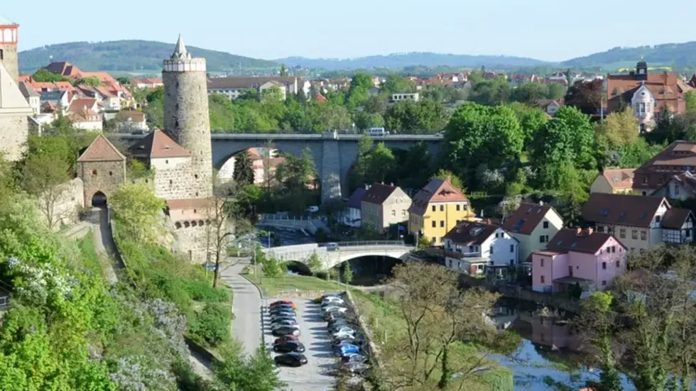 Die Bautzener Friedensbrücke - ein Nadelöhr. Auch nach Inbetriebnahme der Westtangente hat der Verkehr nicht wesentlich abgenommen.