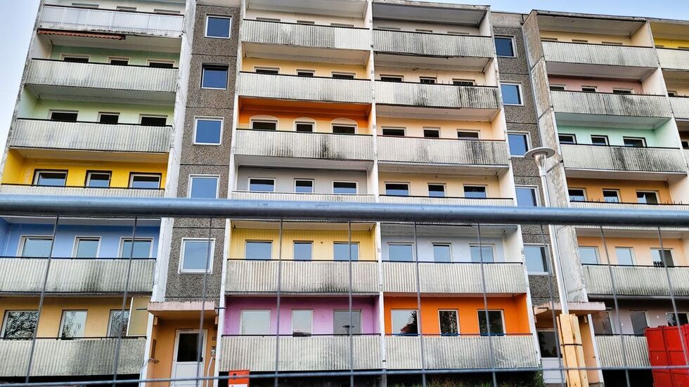 Leerstehender Plattebaublock. Die Sanierung ist für viele Vermieter ein finanzieller Kraftakt. Archivbild.