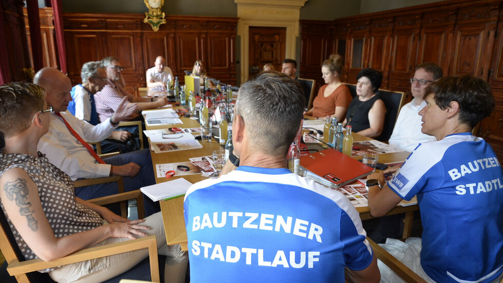 Veranstalter und Sponsoren des Bautzener Stadtlaufs. Heute wurde das Programm vorgestellt. Veranstalter und Sponsoren des Bautzener Stadtlaufs. Heute wurde das Programm vorgestellt.