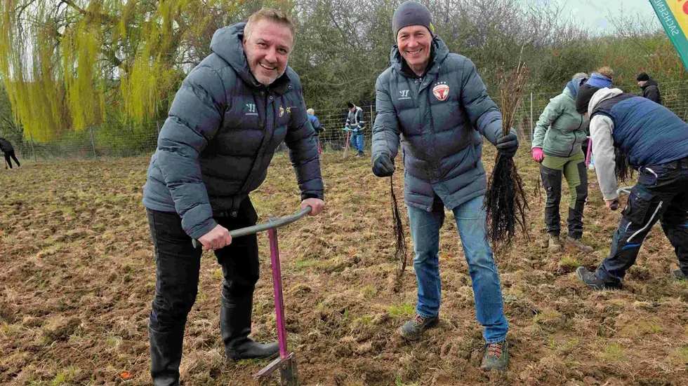 Dirk Rohrbach, Geschäftsführer der Lausitzer Füchse, und Thomas_Klemt (v.l.n.r.)