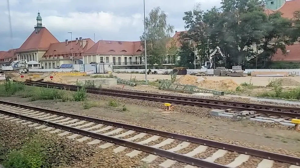 Die ersten Masten sind schon da Die ersten Masten sind schon da