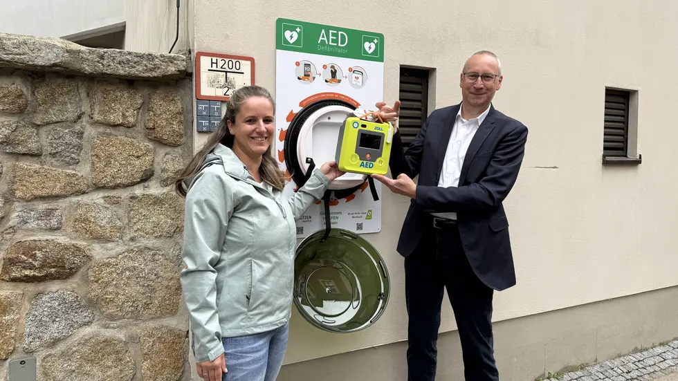 Sarah Liebsch, GF der Erste-Hilfe-Schule Oberlausitz und OB Karsten Vogt