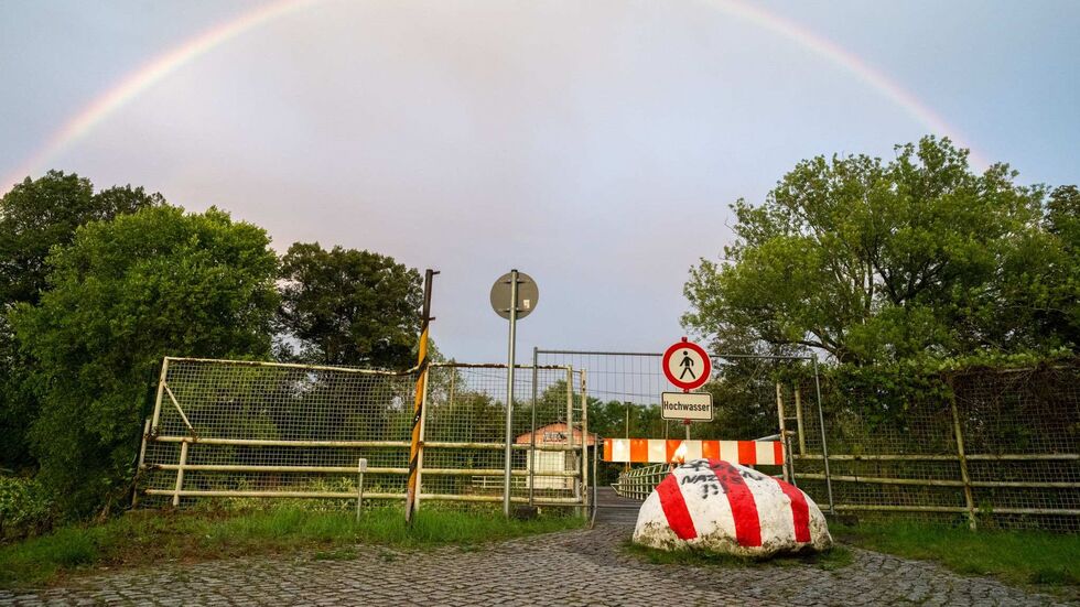 Die Fußgängerbrücke in Ostritz wurde vorsorglich gesperrt. Die Fußgängerbrücke in Ostritz wurde vorsorglich gesperrt.