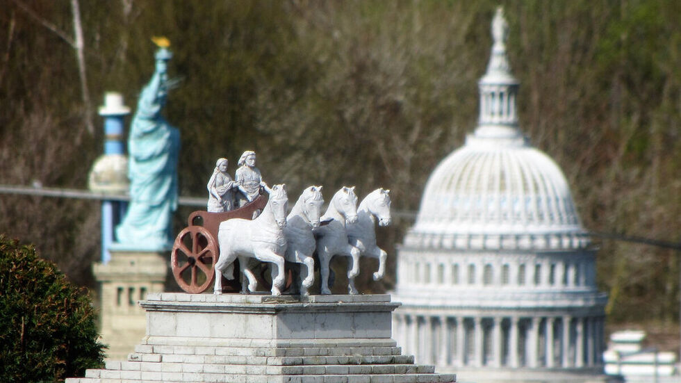 Vom Eifelturm zum Capitol ist es in Lichtenstein nicht weit. Vom Eifelturm zum Capitol ist es in Lichtenstein nicht weit.