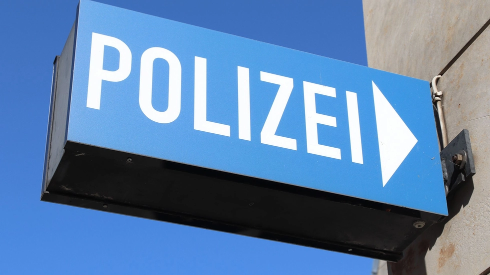 Nach einem schweren Reitunfall sucht die Polizei nun nach Zeugen. (Symbolbild)