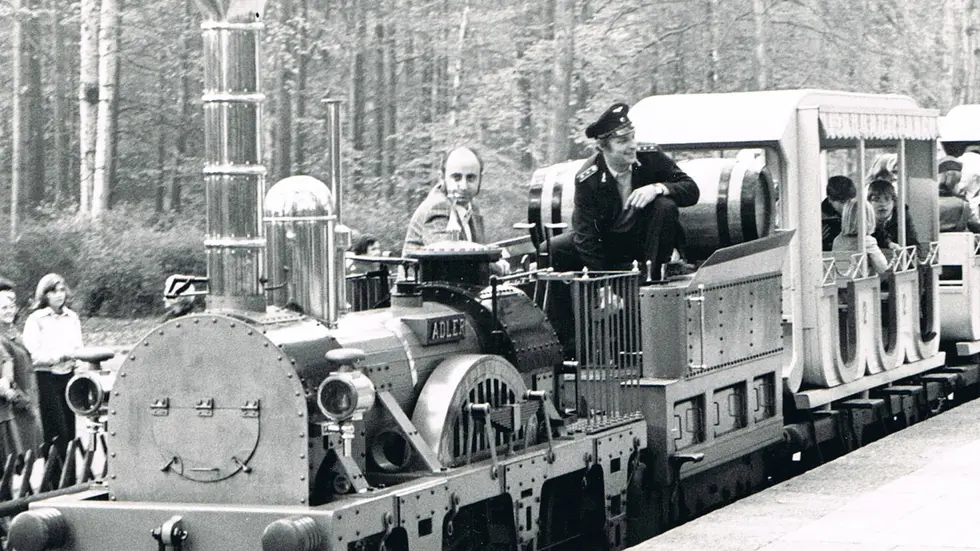 Historisches Foto von der Eröffnungsfahrt