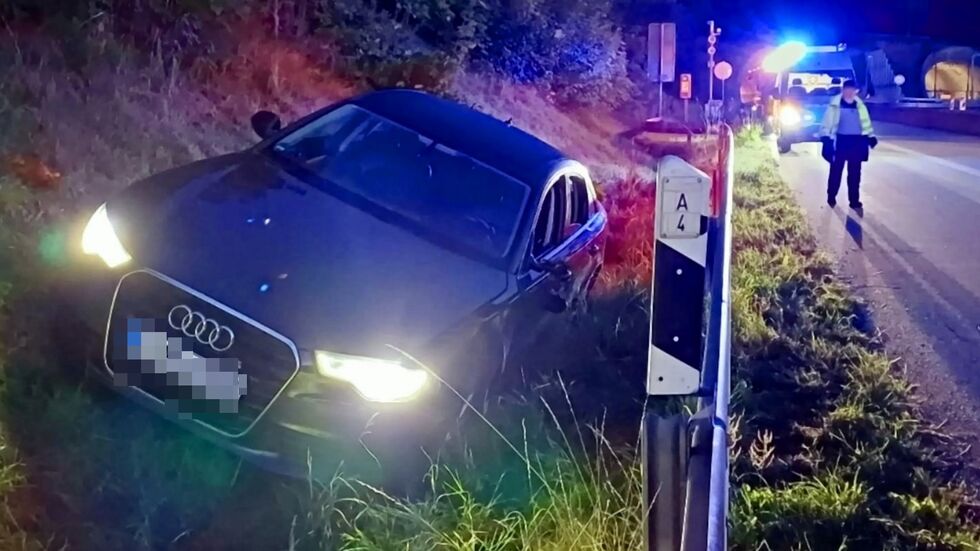 Kurz nach dem Tunnel Königshainer Berge bei Kodersdorf endete die Verfolgungsjagd mit einem Unfall. Kurz nach dem Tunnel Königshainer Berge bei Kodersdorf endete die Verfolgungsjagd mit einem Unfall.